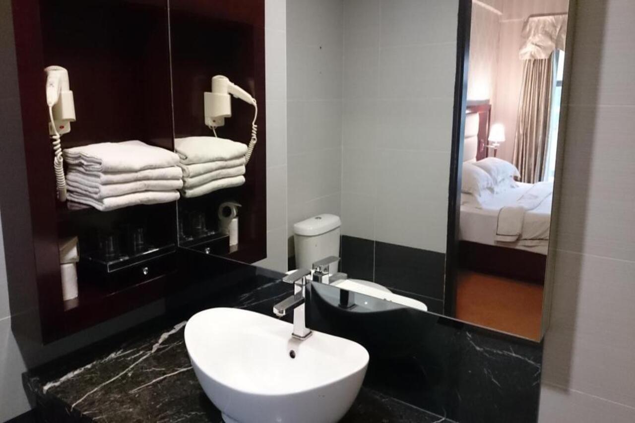 Pariss Hotel Johor Bahru Bagian luar foto