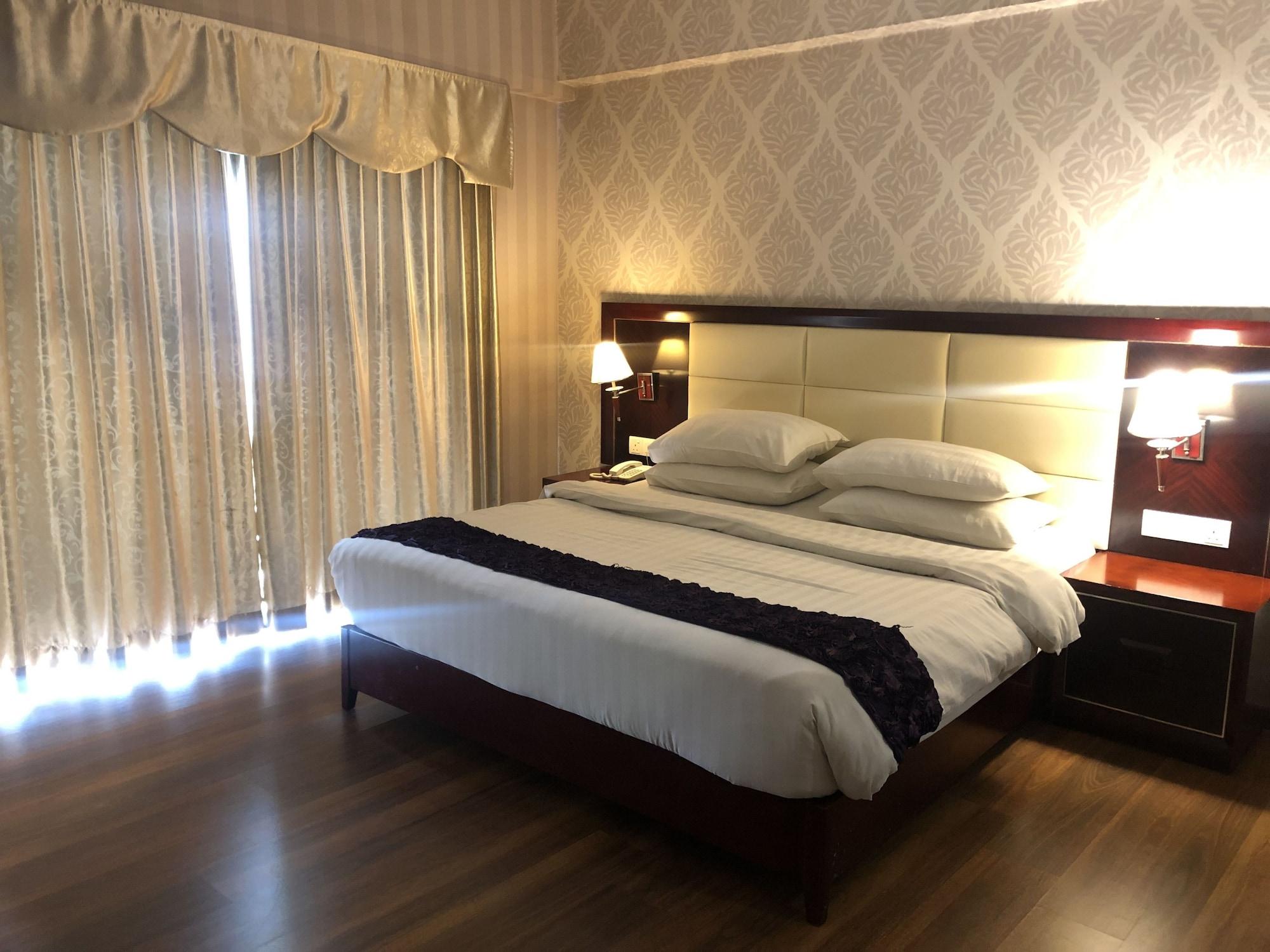 Pariss Hotel Johor Bahru Bagian luar foto