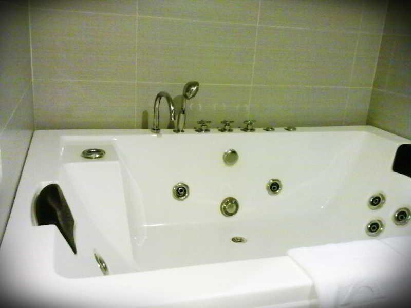 Pariss Hotel Johor Bahru Bagian luar foto