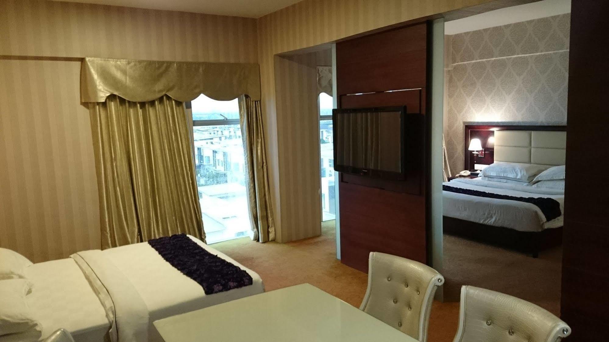 Pariss Hotel Johor Bahru Bagian luar foto