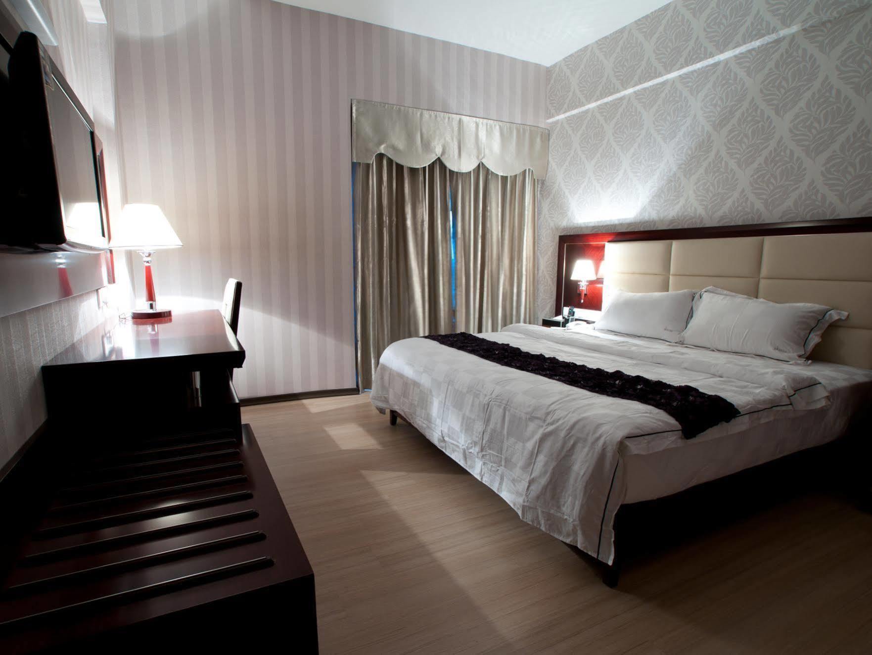 Pariss Hotel Johor Bahru Bagian luar foto