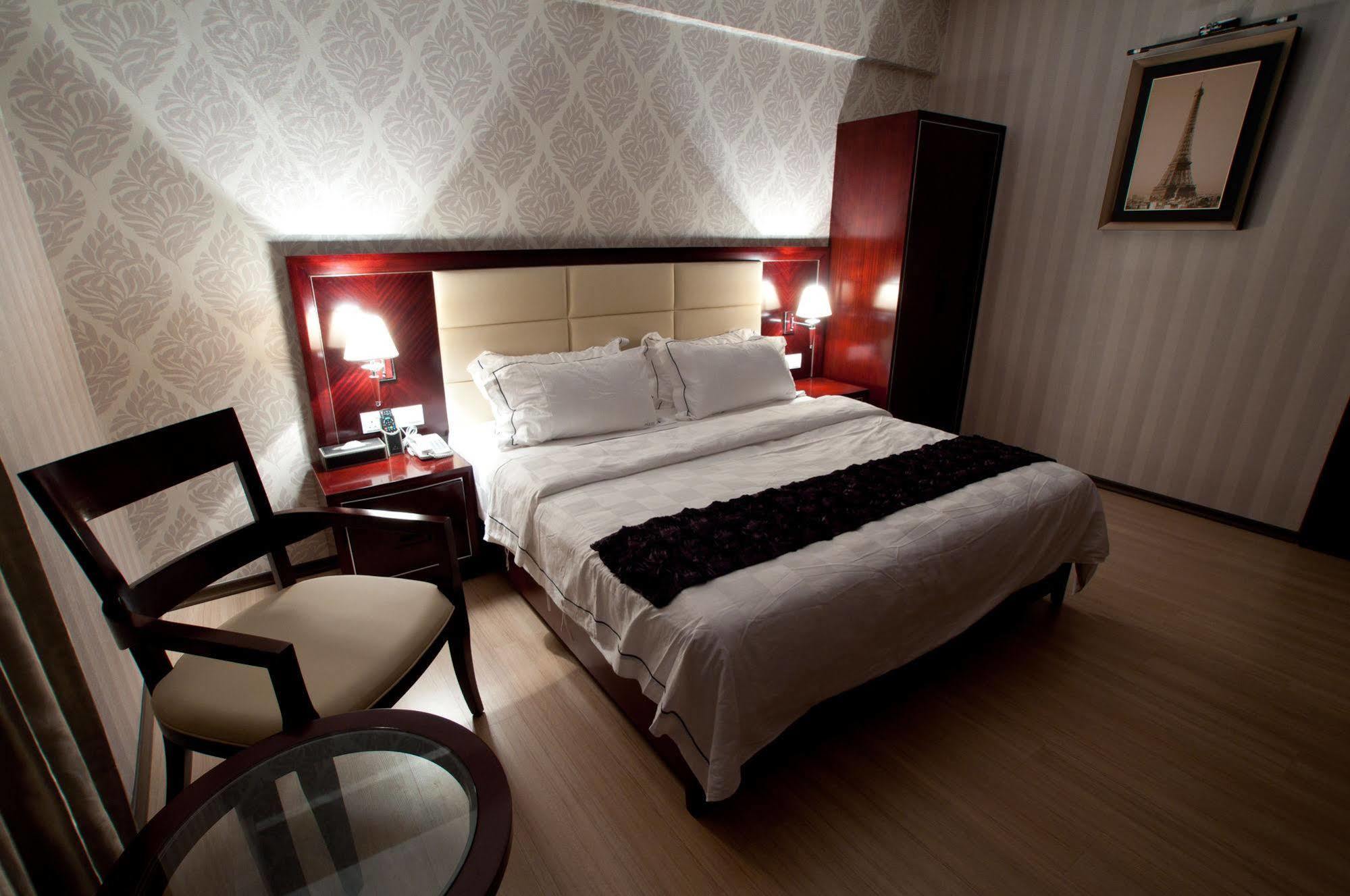 Pariss Hotel Johor Bahru Bagian luar foto