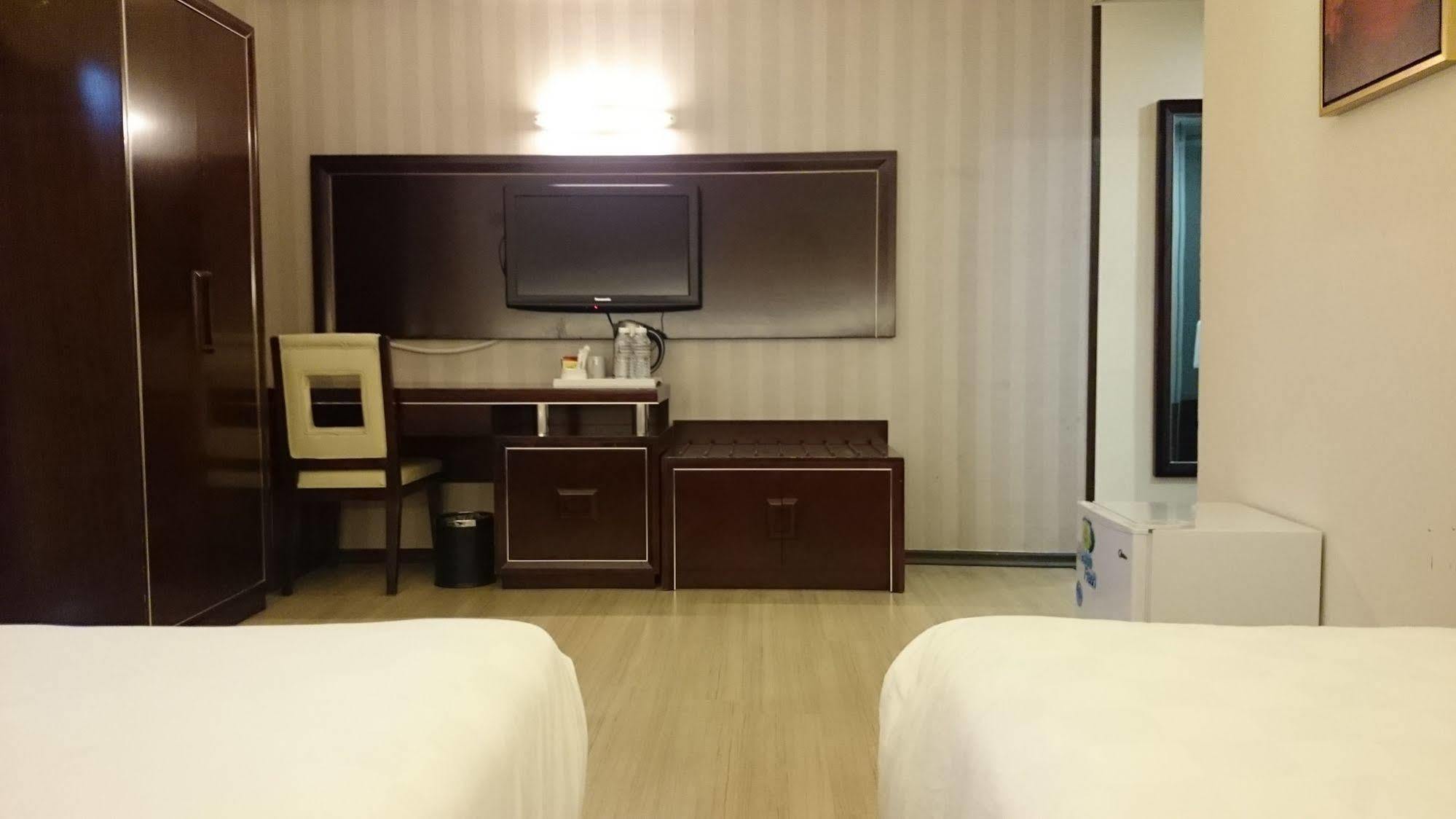 Pariss Hotel Johor Bahru Bagian luar foto